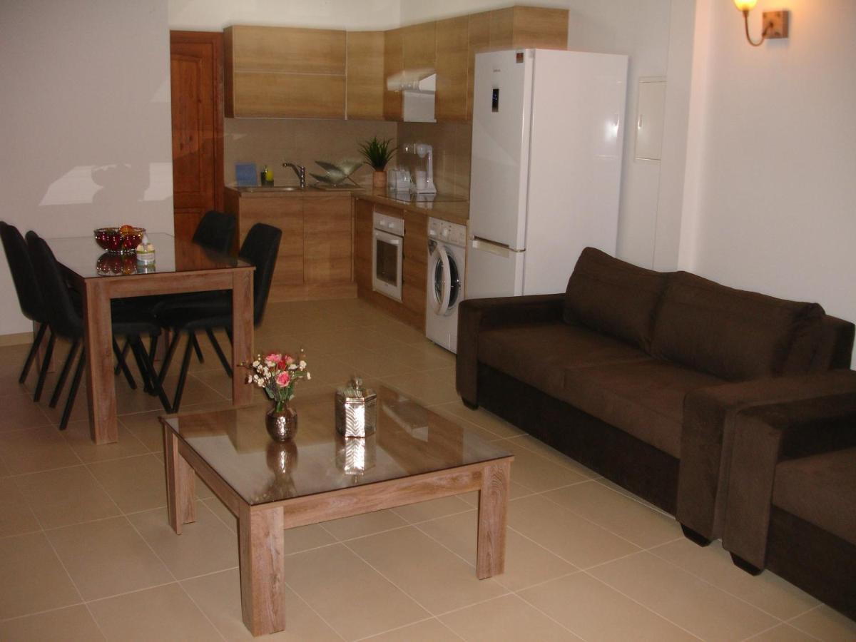 Love Holiday Suite 1 Tris Elies Екстериор снимка