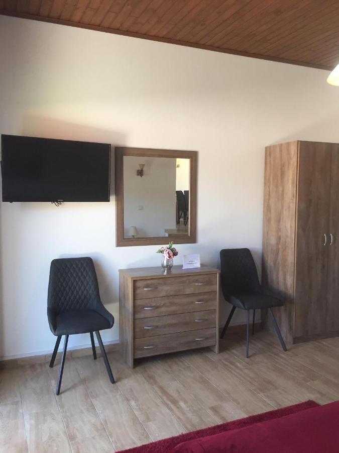 Love Holiday Suite 1 Tris Elies Екстериор снимка