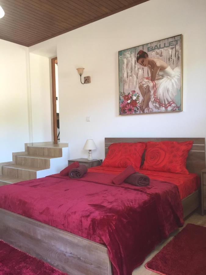 Love Holiday Suite 1 Tris Elies Екстериор снимка