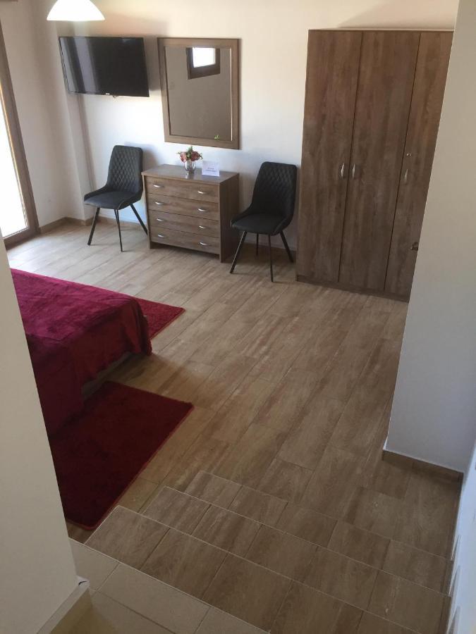 Love Holiday Suite 1 Tris Elies Екстериор снимка