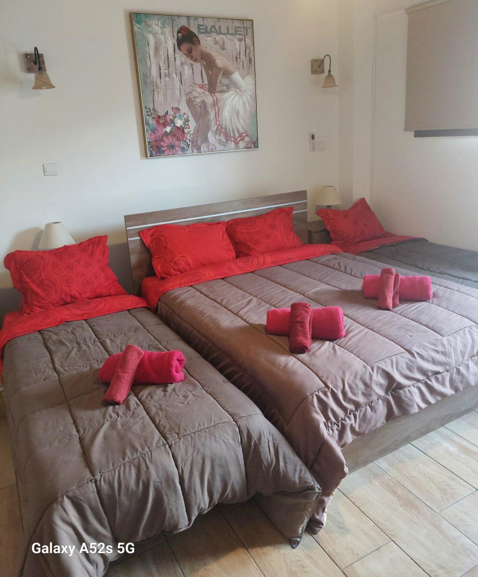 Love Holiday Suite 1 Tris Elies Екстериор снимка